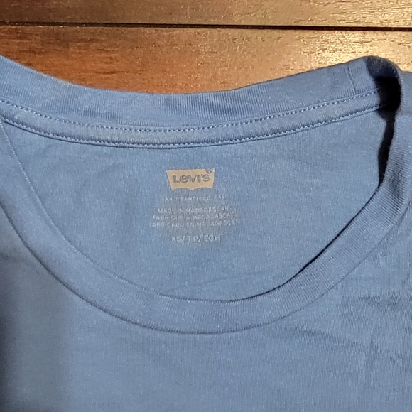 Vintage Levi's Short Sleeve T-Shirt - Picture 3 of 3